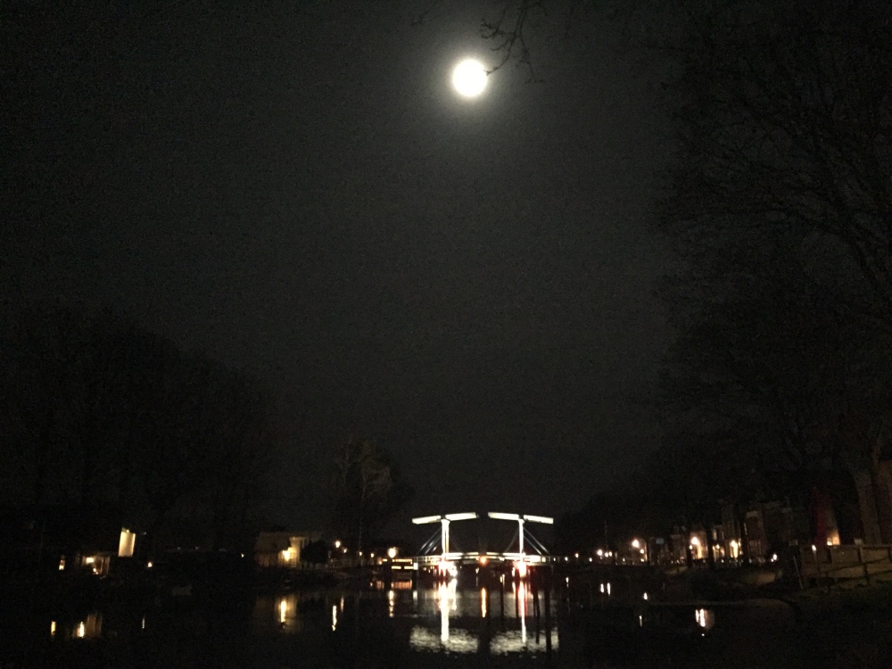 Weesp by night. volle maan