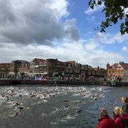 zwemmers in de Kom, triatlon Weesp 2015